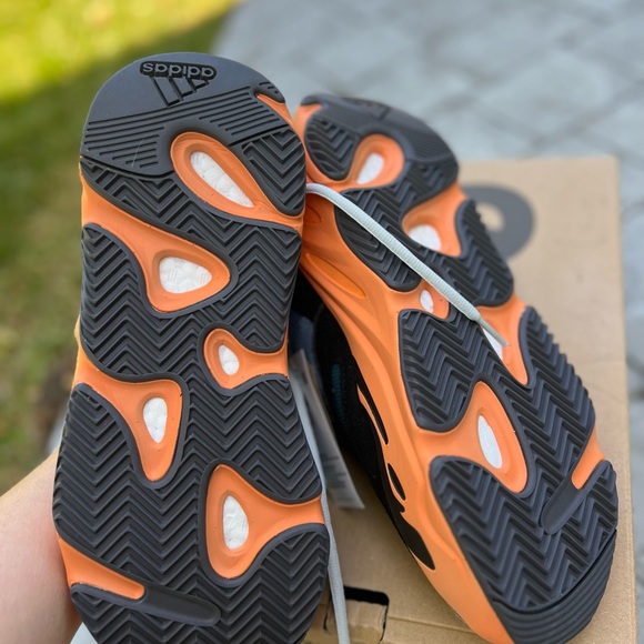 Yeezy boost 700 - Picture 3 of 4